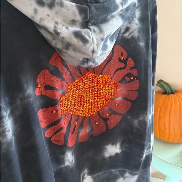 Tie-D - Picture 2 of 9